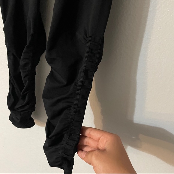 Track & Field Ruched Leggings - Picture 3 of 9